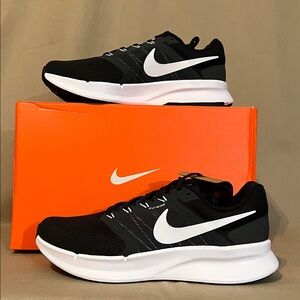 Nike Run Swift 3 Black White Running Shoes Mens 8 Womens 9.5 NWT Flywire